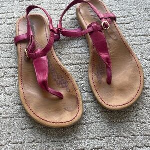 Olukai kids magenta/berry classic T strap sandal pink US kids 4/womens 5.5-6